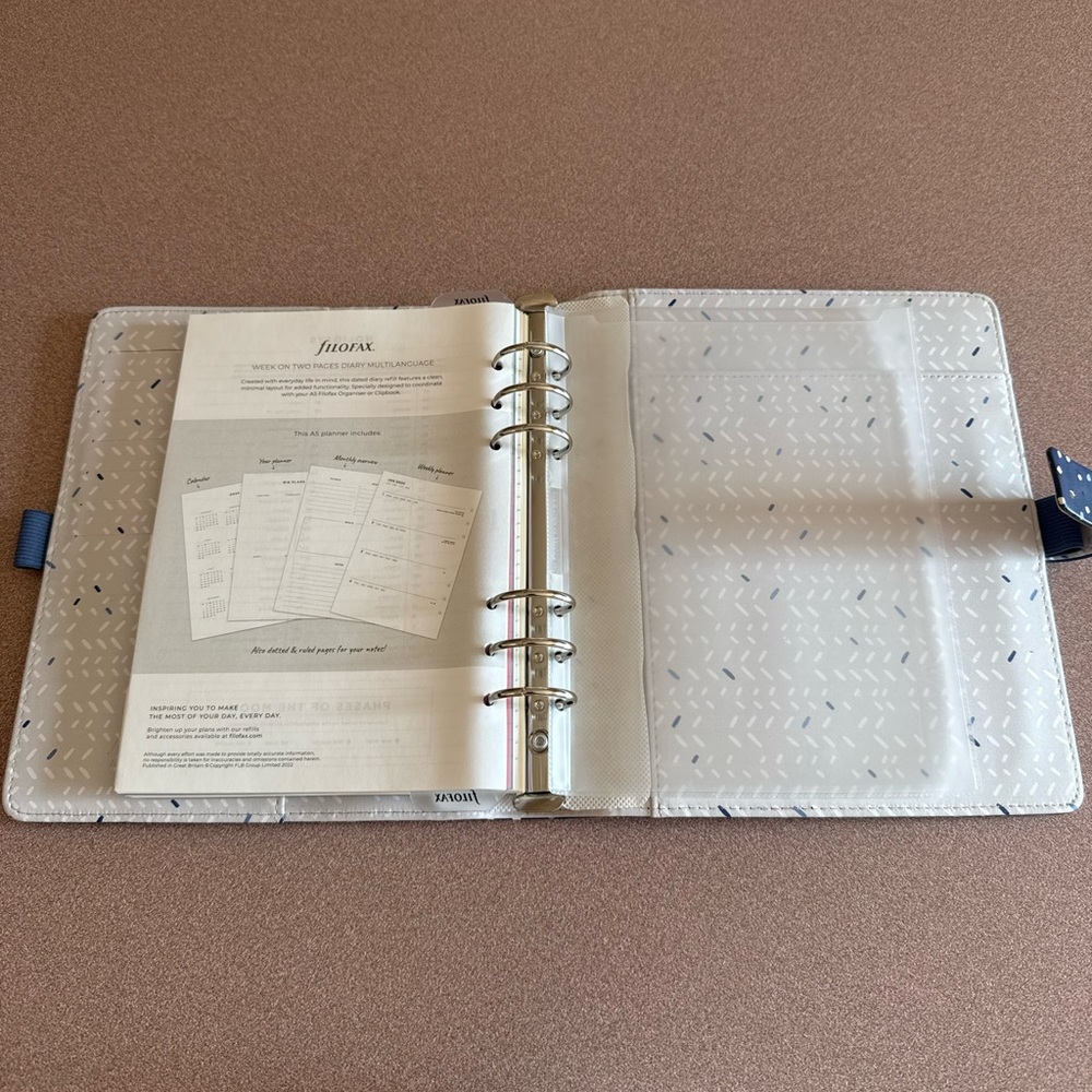 filoFAX Indigo A5 Planner with Polka Dots - Picture 14 of 14